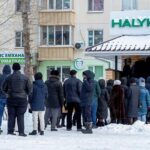 Sin internet, colas en bancos y tiendas y repatriación turistas en Kazajistán