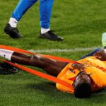 Umtiti, tres meses de baja tras ser operado de una fractura en el pie derecho