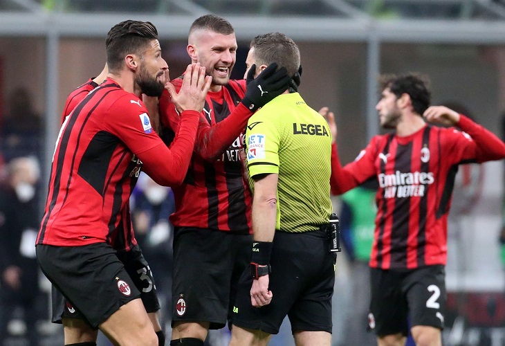 Un error esperpéntico del árbitro marca la derrota del Milan con el Spezia