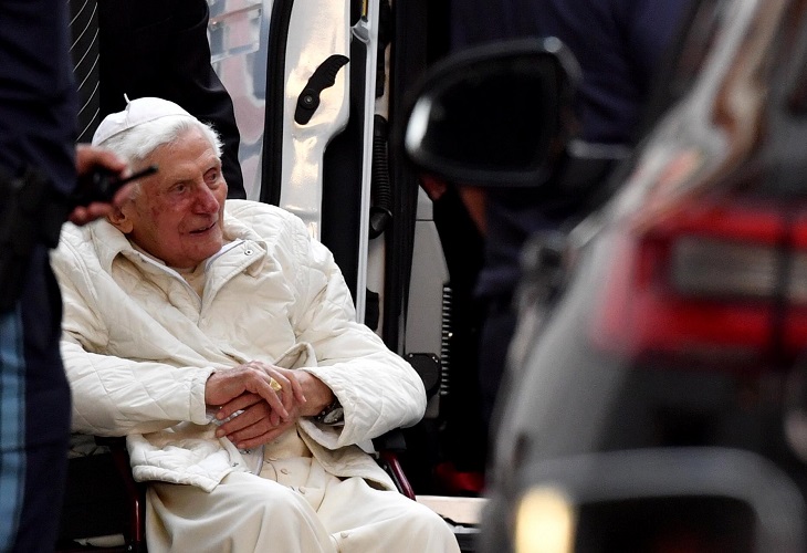 Un informe reprocha a Benedicto XVI su conducta sobre casos de abusos