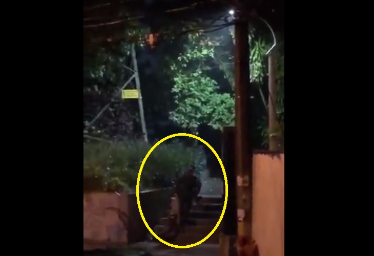 Policía de Medellín agrede a un hombre en Efe Gómez, en el Doce de Octubre