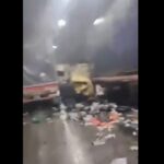 Tractomula sin frenos arrolla a varios carros en en el túnel de La Línea