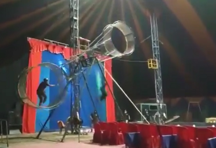 Impresionante caída de Jhon Fredy González, acróbata de circo en Valledupar