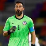 De Paul pateó a gol cuando Claudio Bravo estaba lesionado