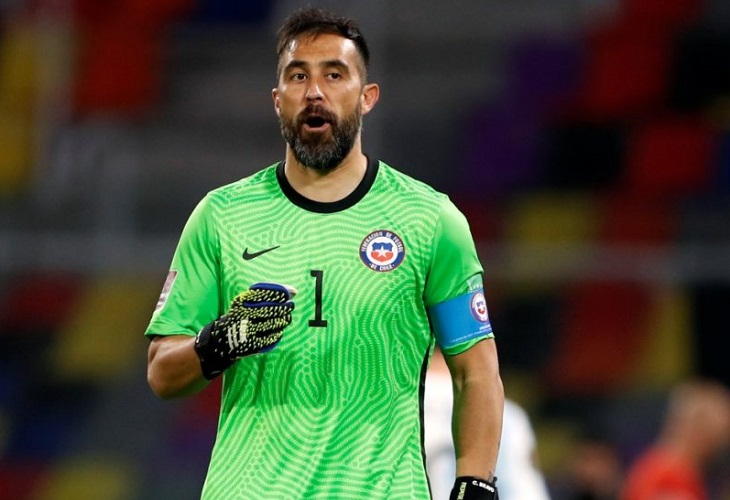 De Paul pateó a gol cuando Claudio Bravo estaba lesionado