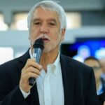 Enrique Peñalosa sufre el COVID y lo internan en el Hospital Simón Bolívar