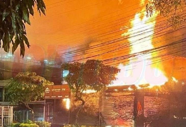 Almacén de motos se quemó por completo en barrio Las Casitas de Envigado