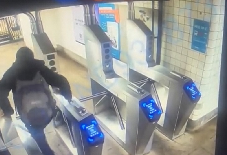 Christopher De La Cruz se rompió el cuello evitando pagar pasaje en metro de Nueva York