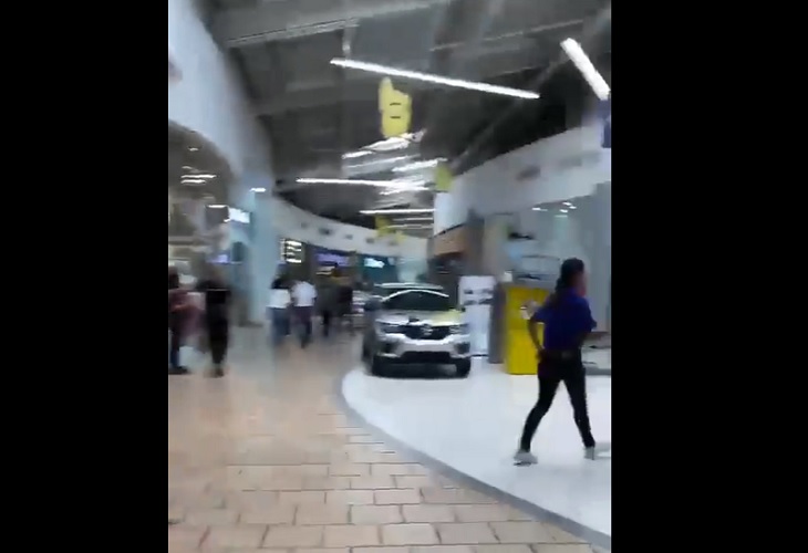 Balacera en centro comercial 'El Único' de Barranquilla por intento de robo