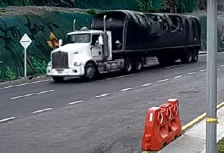 Video muestra a tractomula segundos antes de entrar al túnel Los Venados