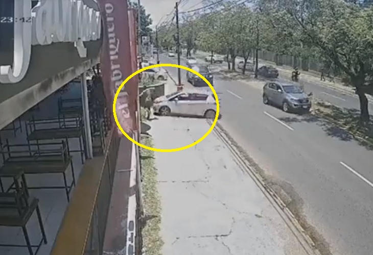 Con un salto, joven se salva de morir en accidente en avenida Mariscal López