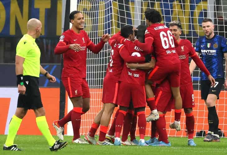 Firmino y Salah rescatan a un efectivo Liverpool en San Siro