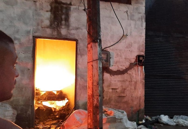Voraz incendio en Puerto Berrío consumió una bodega y afectó a viviendas