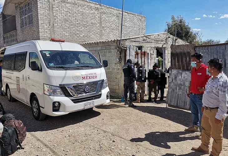 Agentes hallan a 65 migrantes en casa de seguridad en centro de México