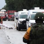 Autoridades rebajan a 8 la cifra de muertes en choque de autobús en México