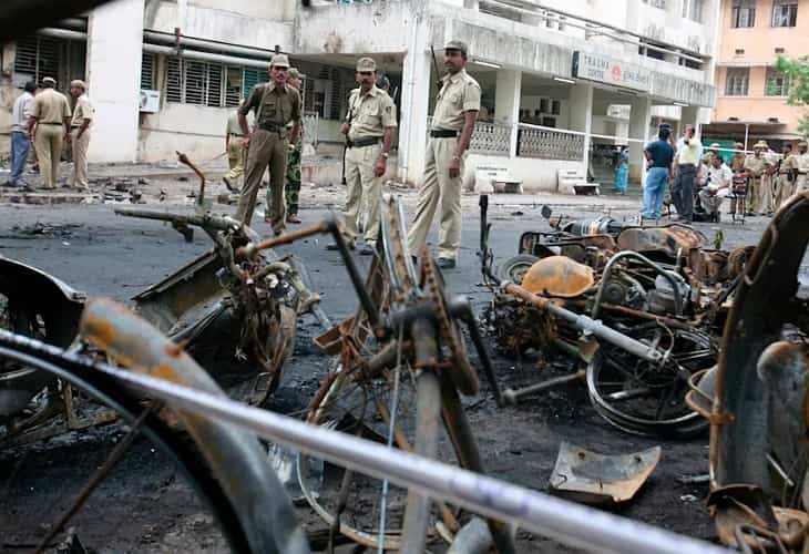 Condenan a muerte a 38 implicados en atentados en la India con 55 muertos