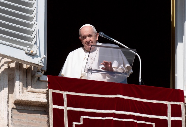 El papa pide que se acabe con las niñas esclavas en las calles por interés económico