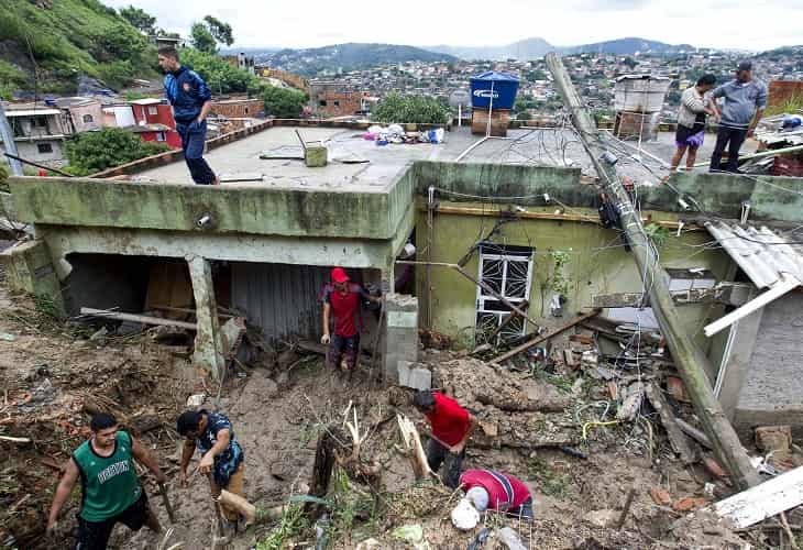 La catástrofe es realmente grande, dice Bolsonaro sobre las lluvias en Petrópolis