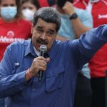 Maduro dice que una - izquierda cobarde - tiene envidia del - ejemplo de Chávez