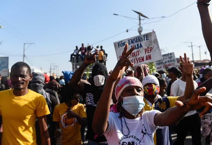 Miles de trabajadores haitianos vuelven a exigir aumento del salario mínimo