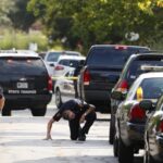 Mueren estudiante y dos policías en tiroteos en colegio y universidad de EEUU