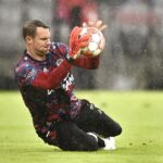 Neuer, operado de la rodilla derecha