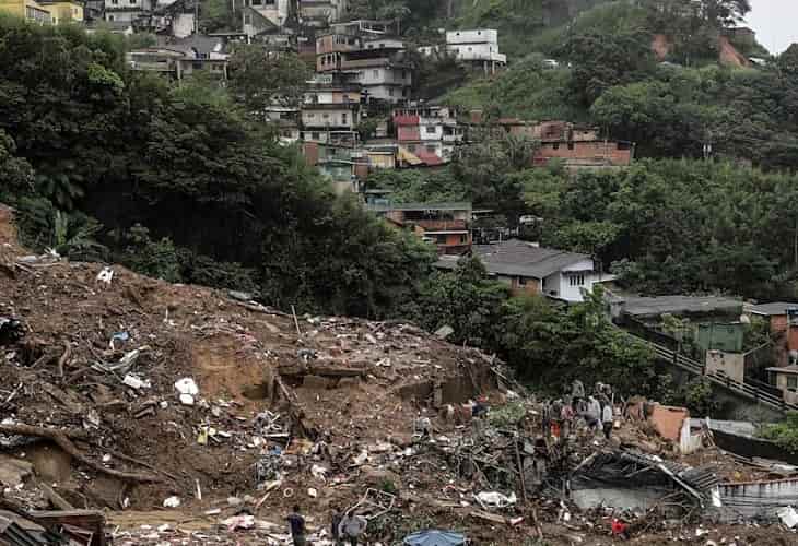 Petrópolis - desolada y en alerta frente al temporal que suma casi 130 muertos