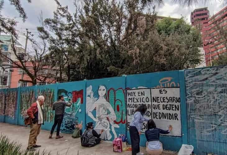 Pintan mural en México pidiendo justicia por los seis periodistas asesinados