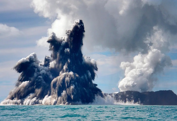 Tonga entra en confinamiento por covid-19 en plena recuperación tras tsunami