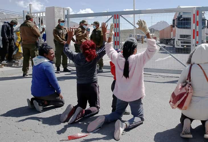 Un campamento desbordado y precario espera a los migrantes que llegan a Chile
