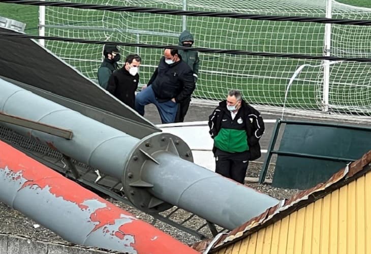 Un muerto tras caer una torre de luz sobre el campo de fútbol del Lenense