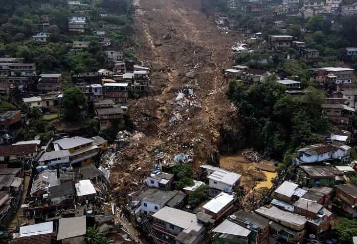 Un temporal deja más de medio centenar de muertos en la ciudad imperial de Brasil