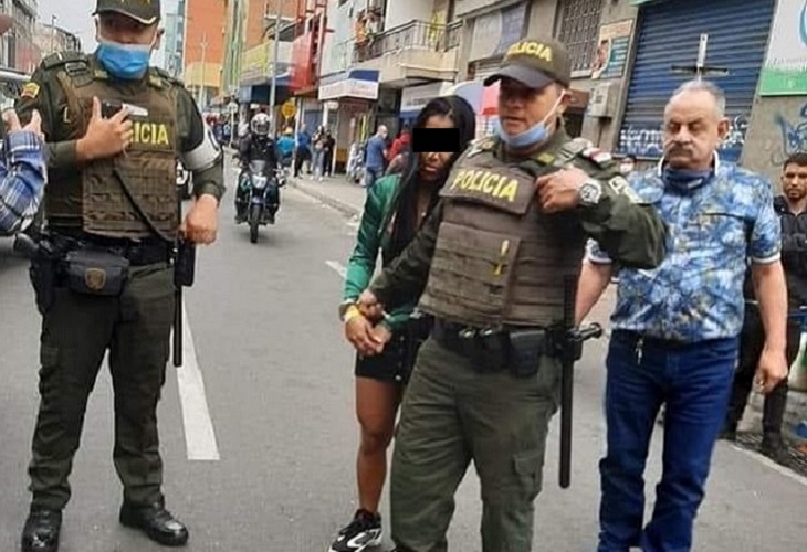 Conductora que arrolló al guarda David Correa, en Medellín, iba en un carro prestado- Encuentran aguardiente en BMW de mujer que arrolló a guarda en El Palo, Medellín