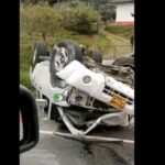 Accidente de 2 autos por sector de Sika, en Rionegro, deja una persona muerta