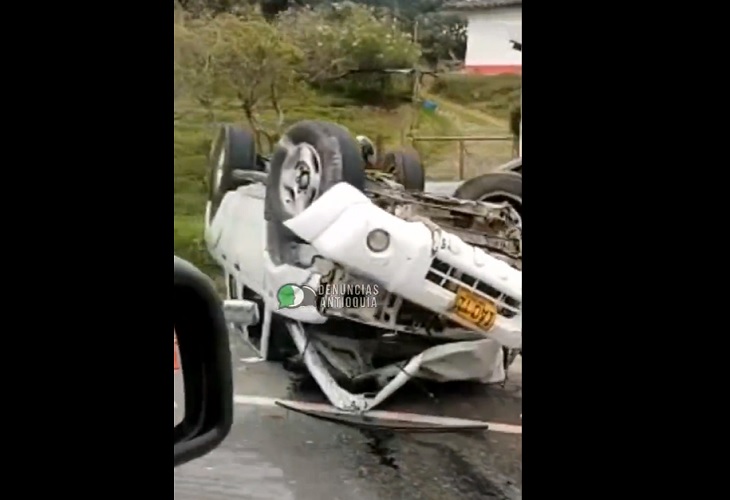 Accidente de 2 autos por sector de Sika, en Rionegro, deja una persona muerta