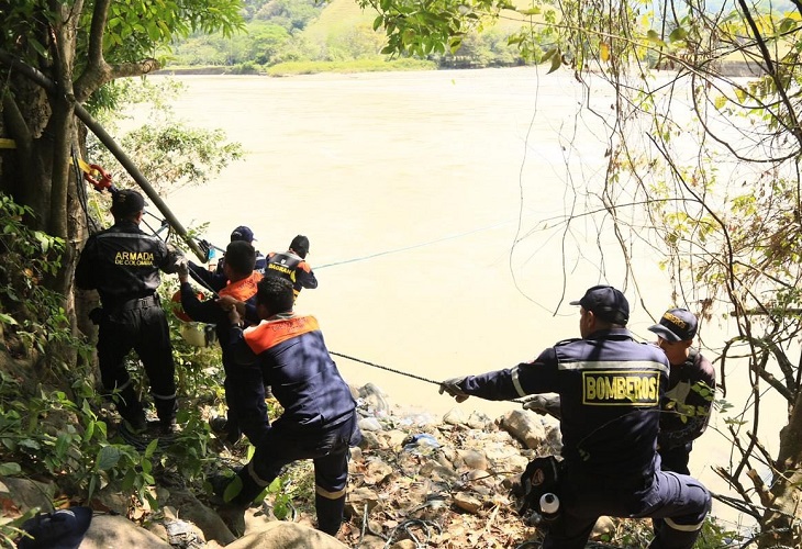 Localizan el carro en el que Jessenia Murillo y sus hijas cayeron al río Cauca