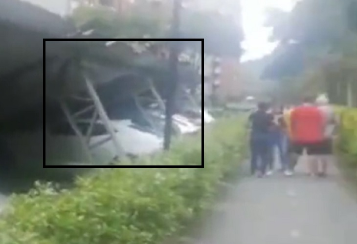 Daños en 20 autos generó caída de techo en parqueadero de Laureles Campestre