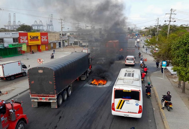 Protesta de mototaxistas genera caos en Cartagena este lunes