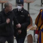 Hombre entró a la audiencia del papa Francisco y gritó: "Dios lo rechaza"