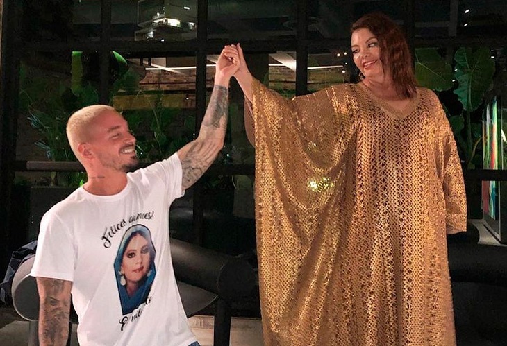 J Balvin revela que su mamá despertó y le pidió ayudar a otros enfermos del COVID