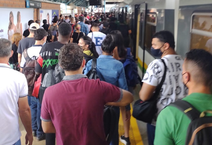 Metro de Medellín normaliza operaciones tras incidente con una persona en la vía