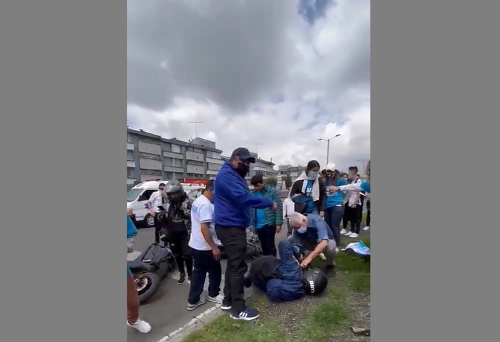 Motociclista se estrella tras gritarle a Peñalosa "¡Petro presidente!"
