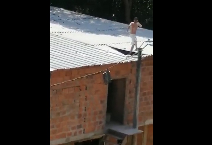 En Bucaramanga hombre murió al caer de techo sobre varillas