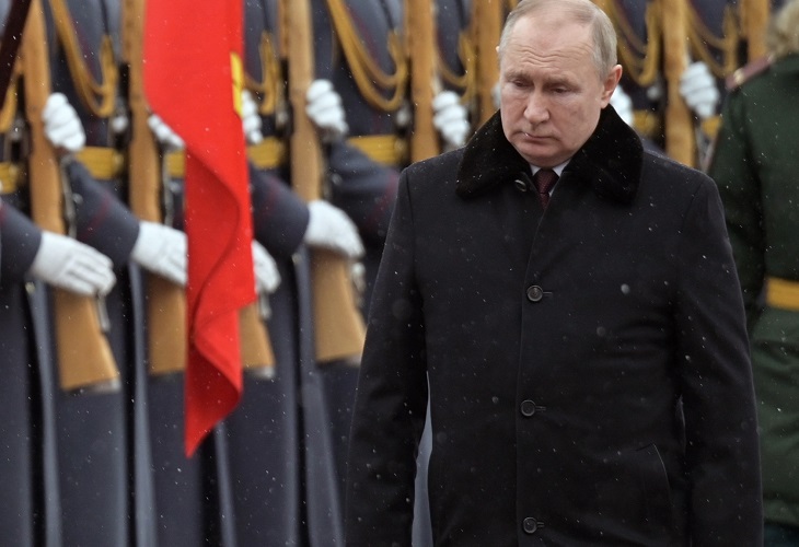 "¡Tomen el poder en sus manos!", Putin incita a militares ucranianos