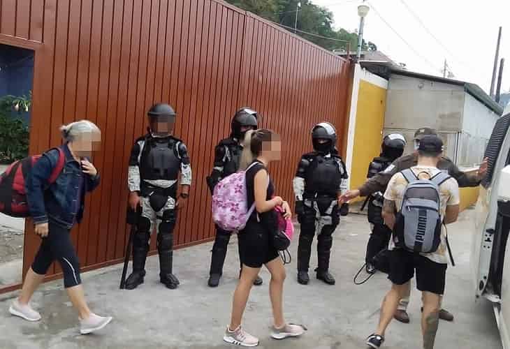 Agentes hallan a 150 migrantes en hotel cercano a frontera México-Guatemala