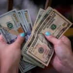 Argentina coloca deuda en el mercado local por 381 millones de dólares