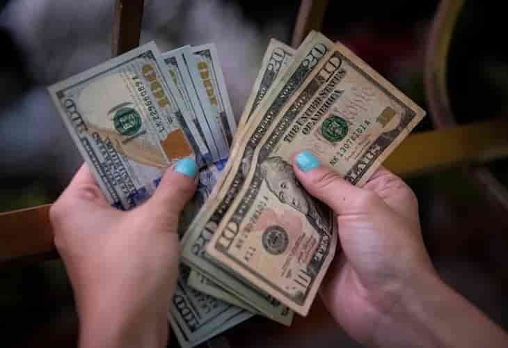 Argentina coloca deuda en el mercado local por 381 millones de dólares