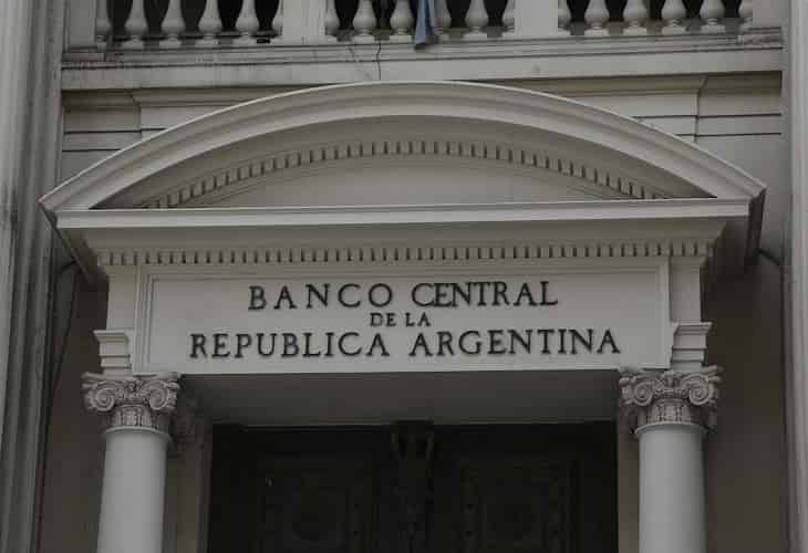 Argentina pasa a déficit fiscal en el primer bimestre del año