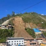 Autoridades informan de quince atrapados y seis desaparecidos tras el derrumbe en Perú