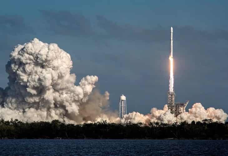Bezos lanza un nuevo cohete al espacio con seis turistas